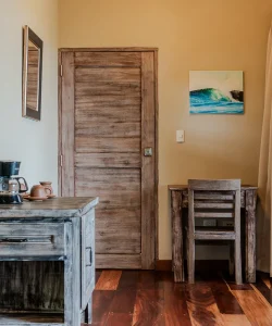 Beach Hotel in Nicaragua – Double Queen With Garden View – Amenities Desk