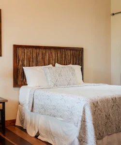 Beach Hotel in Nicaragua – Double Queen With Garden View – Beds & Window